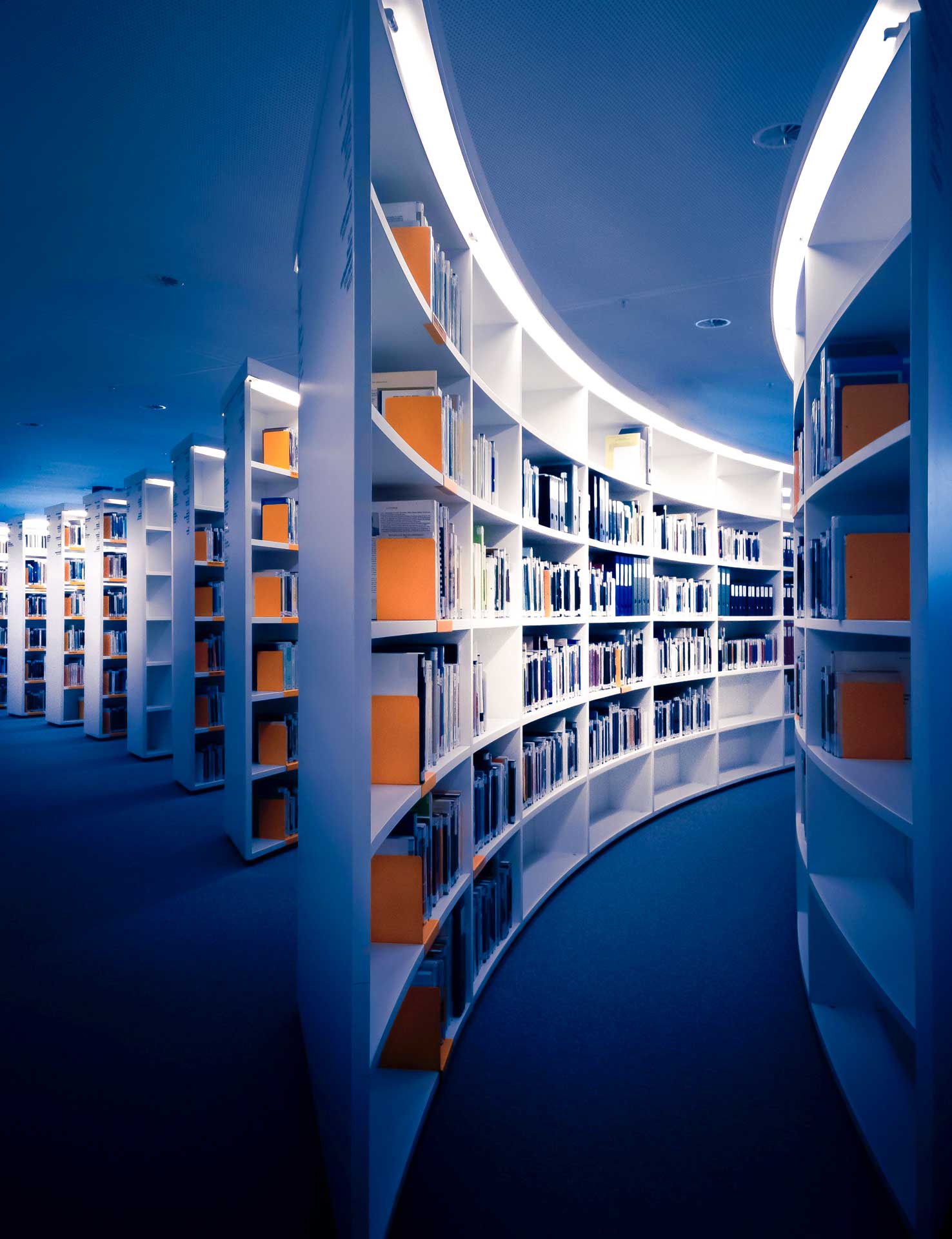 Online and offline library courses for teachers and school librarians