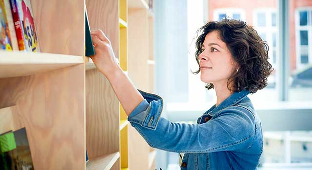 Online and offline library courses for teachers and school librarians